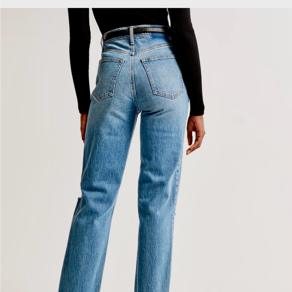Abercrombie & Fitch 90’s Straight Leg Ultra High Rise, Curve Love Jeans Size 31💘